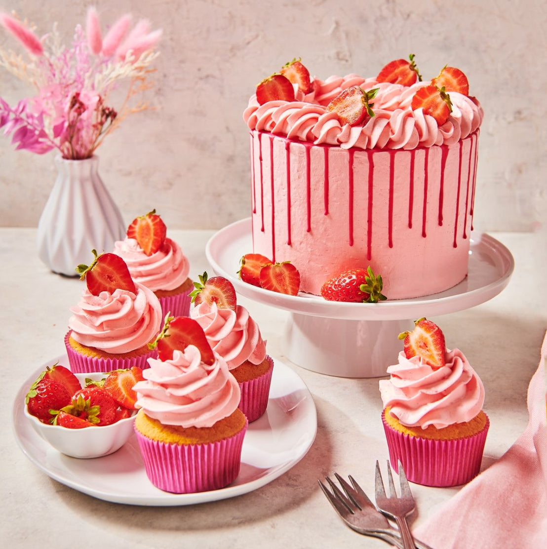 FunCakes Mix for Enchanted Cream® Strawberry 450g